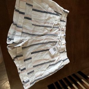 New Guess small linen shorts